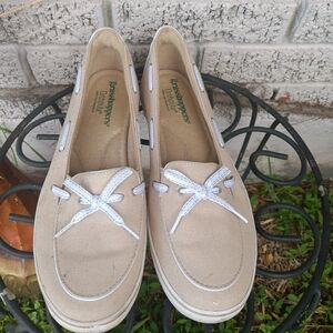 Grasshoppers Tan and White Flats with Moccasin Toe